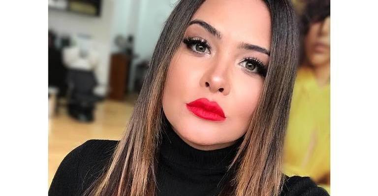 Geisy Arruda aparece completamente nua na banheira