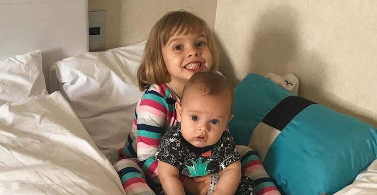 Fofura! Mari Bridi compartilha momento fofo entre os filhos, Aurora e Valentim: ”É muito amor”