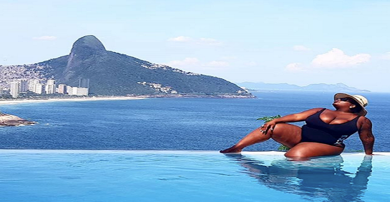 Jojo Todynho posto foto em piscina, mas detalhe chama atenção