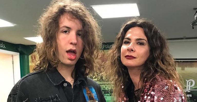 Morando sozinho, Lucas Jagger mostra bagunça do seu apartamento em NY