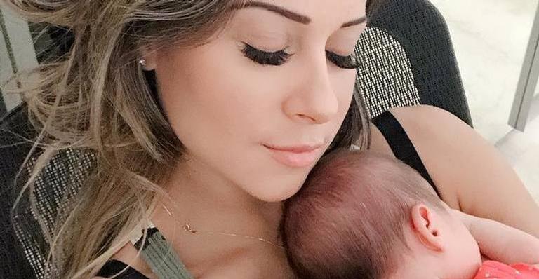 Mayra Cardi revela como seus seios ficam após amamentar a filha: ”Parecia um joelho de tão duro”