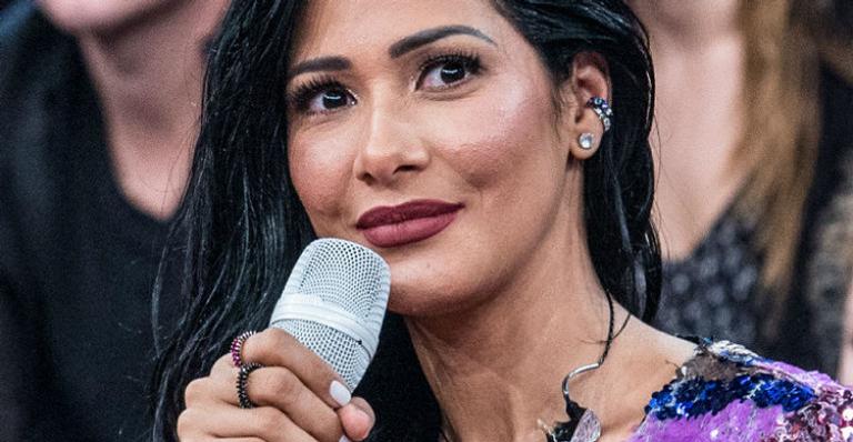 Suposto ex-assessor de Simaria detona a cantora no ‘A Tarde é Sua’: ”Não aguentava as humilhações”