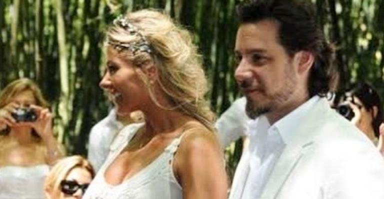 Adriane Galisteu comemora aniversário de casamento com Alexandre Iodice: ”Tempo passa rápido”