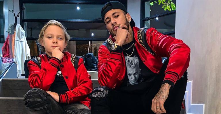 Davi Lucca rouba a cena com look social em evento beneficente