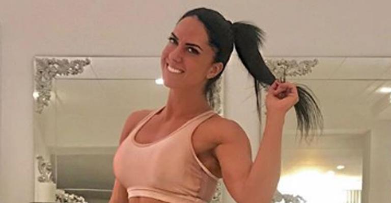 Graciele Lacerda exibe barriga chapada em look fitness: ”Gratidão”