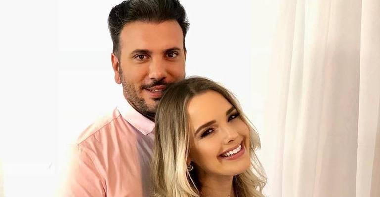 Thaeme Mariôto e Fábio Elias quebram mistério e revelam nome da filha
