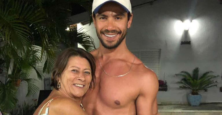 Mãe de Mariano é diagnosticada com câncer e cantor pede orações