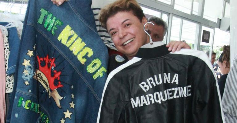 Após polêmica, David Brazil posa com jaqueta de Bruna Marquezine e pede que atriz volte a segui-lo