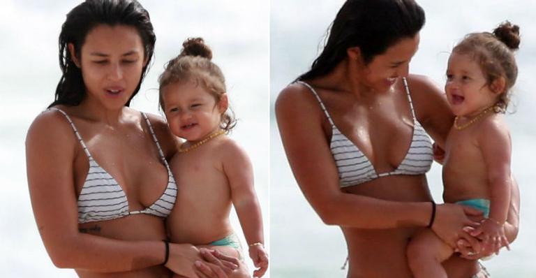 Com Yanna e Bruno, Madalena rouba a cena em dia de praia no Rio de Janeiro