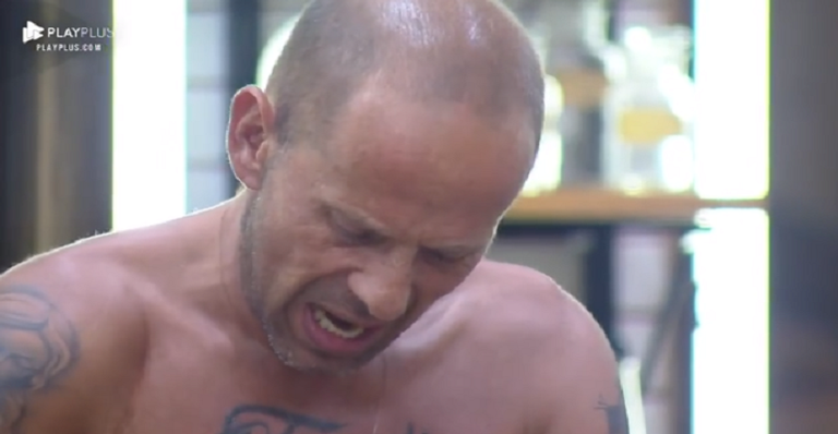 ‘A Fazenda’: Rafael Ilha detona Evandro Santo: ‘Você ficou onde te interessava’