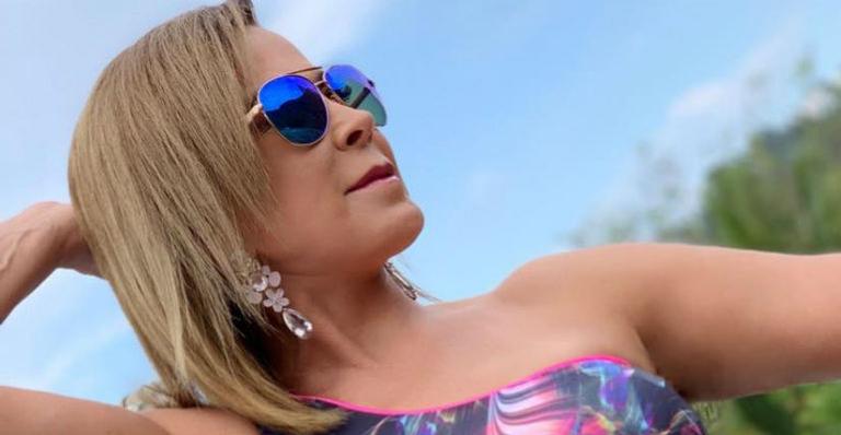 Zilu Godoi deixa internautas de queixo caído ao exibir barriga chapada