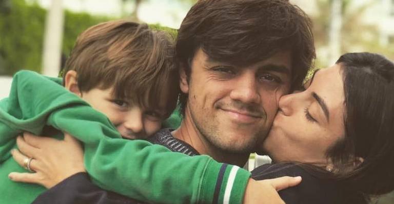 Com 1 ano, filho de Felipe Simas sofre ataque de cachorro e é mordido no rosto
