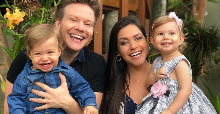 Fofura em dose dupla! Michel Teló e Thais Fersoza se declaram para filhos
