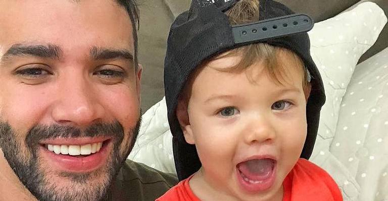 Gusttavo Lima atinge nível máximo de fofura em clique com o filho Gabriel