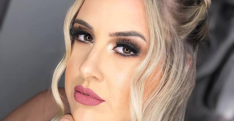 Patricia Leitte coloca bumbum para jogo em dia de bronzeado com fita isolante e relembra Anitta
