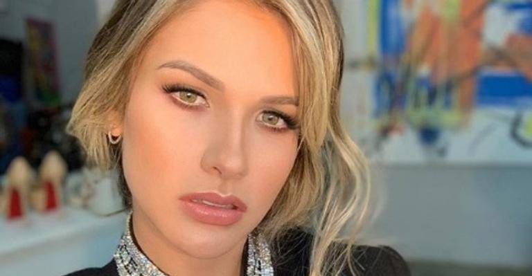 Mãe de Andressa Suita exibe foto da loira na adolescência após vencer primeiro concurso de Miss