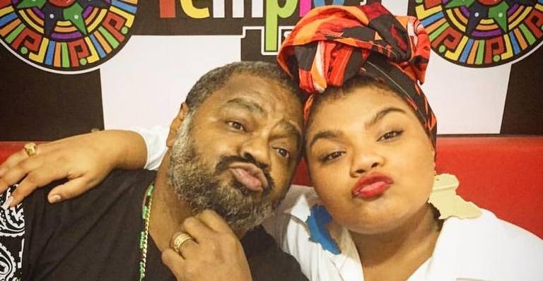 Após descobrir gravidez aos 15 anos, filha de Arlindo Cruz anuncia noivado