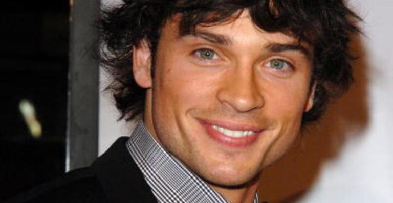 Superman nos anos 2000, Tom Welling surge completamente diferente em feira geek