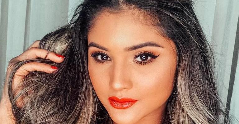 Mileide Mihaile exibe ‘bumbum na nuca’ com clique de biquíni em apartamento glamouroso