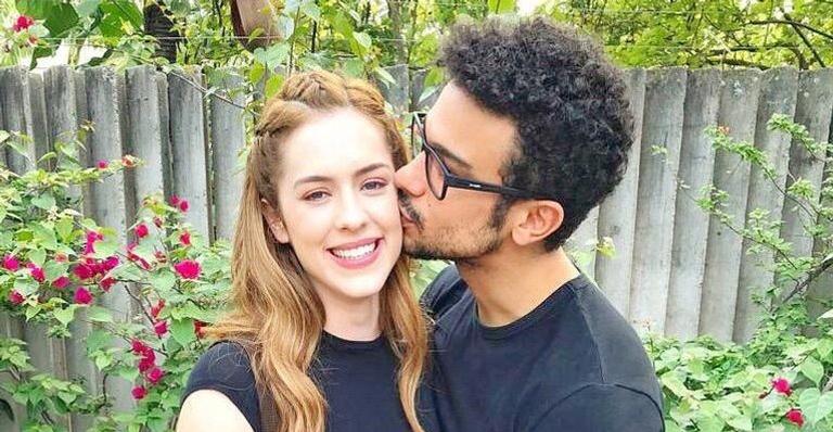 Namorando Sérgio Malheiros, Sophia Abrahão fala sobre pedido de casamento: ”Rola essa pressão”