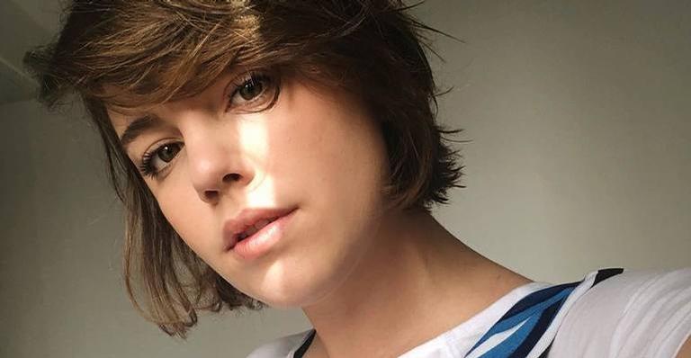 Alice Wegmann surge com vestido chamativo para premiação Melhores do Ano do ‘Faustão’