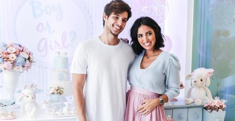 Jade Seba e Bruno Guedes fazem chá revelação de luxo e descobrem sexo do primeiro bebê do casal