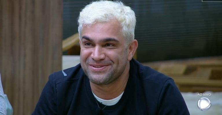 Evandro Santo completa 44 anos e tem grande surpresa em A Fazenda