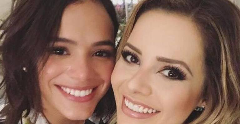 Após marcar presença em show, Bruna Marquezine pira ao ver que Sandy postou foto com ela
