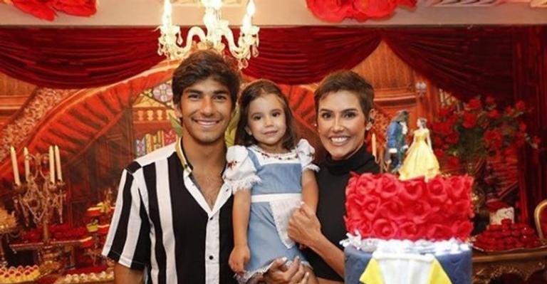 Deborah Secco flagra talentos de Maria Flor e se emociona: ”Ela deu seu próprio show”