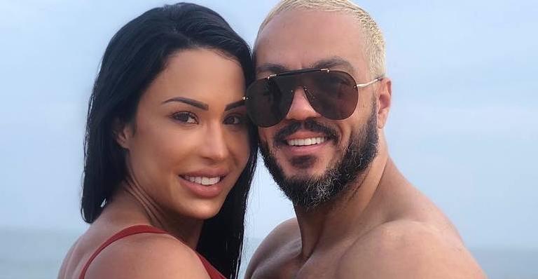 Gracyanne Barbosa se diverte com montagem que compara ‘volume’ na sunga de Belo e Léo Santana