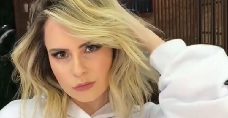 Após briga, Ana Paula Renault posa com o pai e volta a ameaçar Evandro Santo de processo