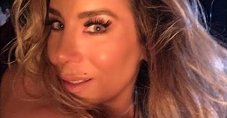 Fofura! Danielle Winits impressiona ao exibir clique raro ao lado do filho superparecido com ela