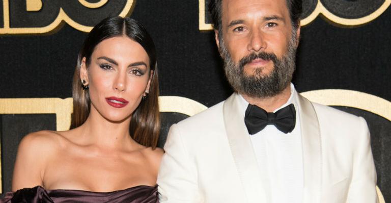 Mel Fronckowiak, esposa de Rodrigo Santoro, faz raríssima aparição ao lado da filha