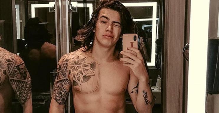 Whindersson Nunes aparece pelado na banheira e mostra tudo no Instagram