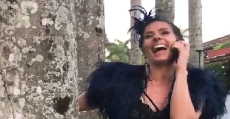 Adriane Galisteu surpreende e revive momentos de SBT com ator da Globo