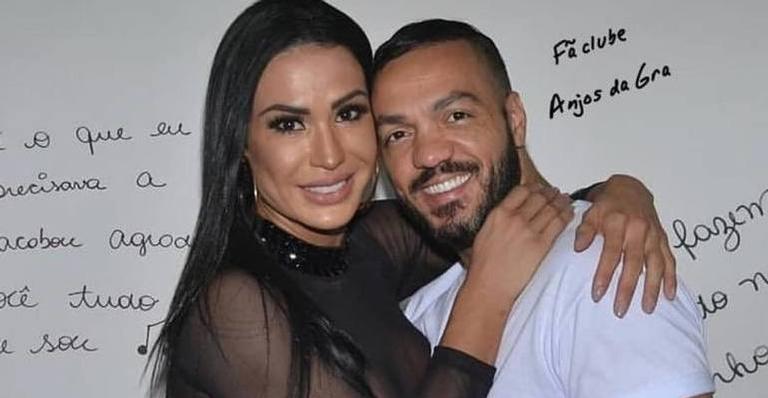 Belo flagra neta de 2 anos, Alice, imitando Gracyanne Barbosa na academia