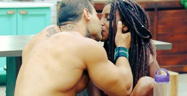 Luane Dias dá fim aos boatos e fala sobre possível término do namoro com Leo Stronda