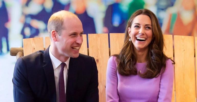 Fofura! William e Kate posam com os filhos em foto oficial de Natal