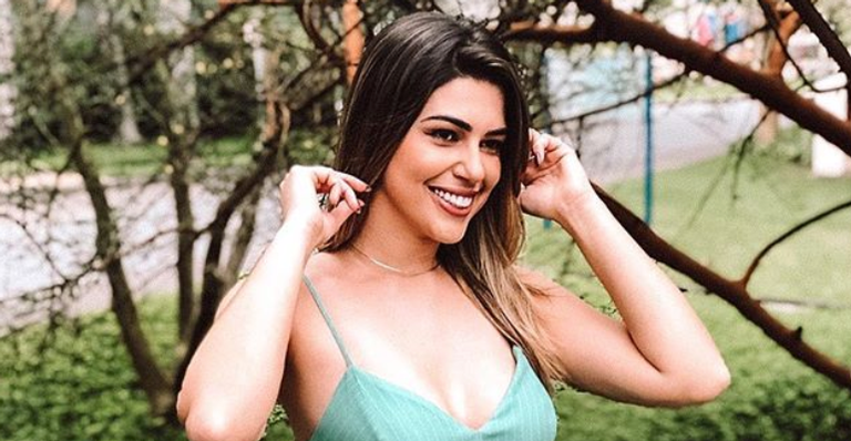Vivian Amorim faz a temperatura subir com foto de biquininho exibindo o corpão