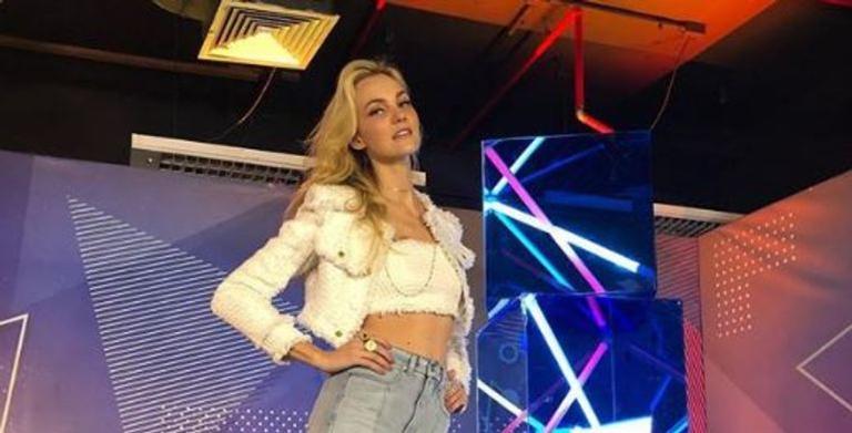 Carol Trentini curte praia com o filho e admite: ”Amo meus dois filhos de maneira diferente”