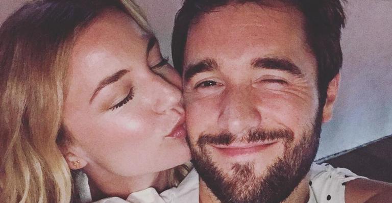 Astros da série ‘Revenge’, Emily VanCamp e Josh Bowman se casam nas Bahamas