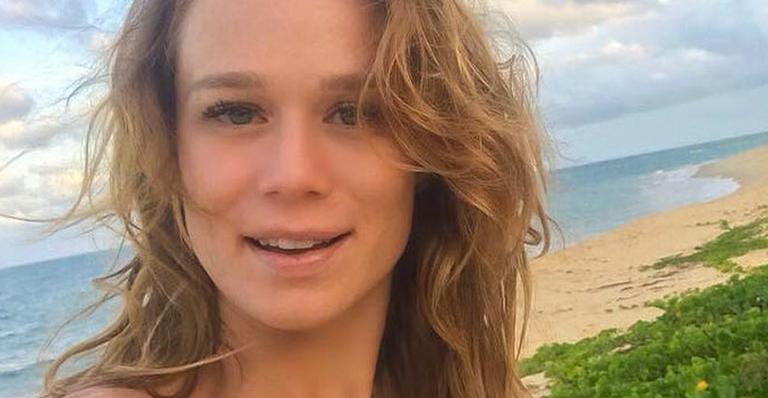 Mariana Ximenes abusa da transparência em noite da pizza na casa de Faustão