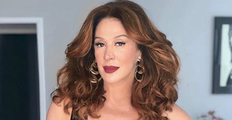 Claudia Raia tem a melhor reação ao encontrar o ex-marido e o filho por acaso no shopping
