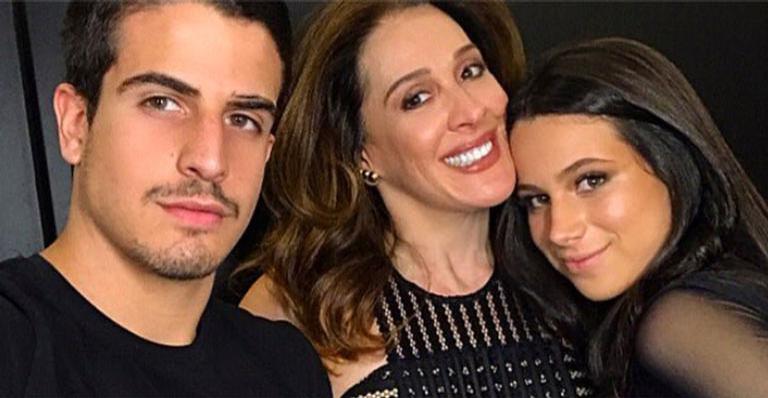 Claudia Raia viaja com os filhos e celebra: ”Sou grata”