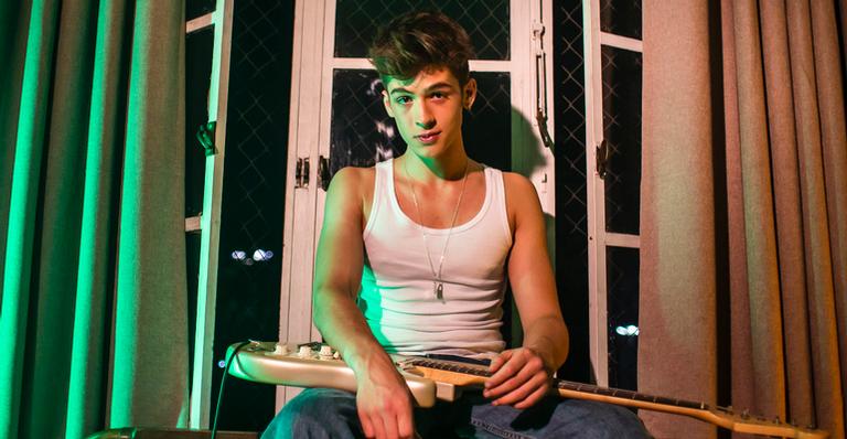 João Guilherme aposta em novo clipe com cenas picantes: “Minha música acaba evoluindo junto comigo”