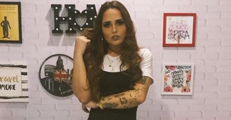 Após perder 11kg, Perlla exibe corpão de biquíni e impressiona com boa forma