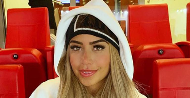 Após rumores de romance, Rafaella Santos exibe novo look