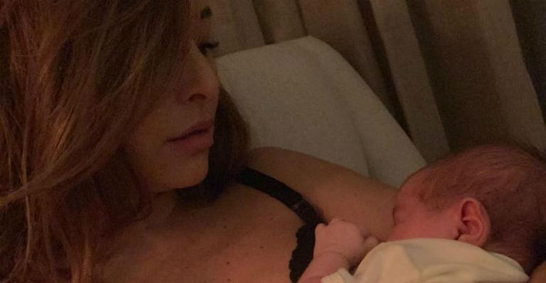 Sabrina Sato fura a orelha da filha e opta por procedimento humanizado. Entenda!