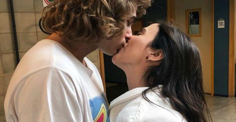 Tata Werneck sensualiza na web e ganha comentário inusitado de Rafael Vitti