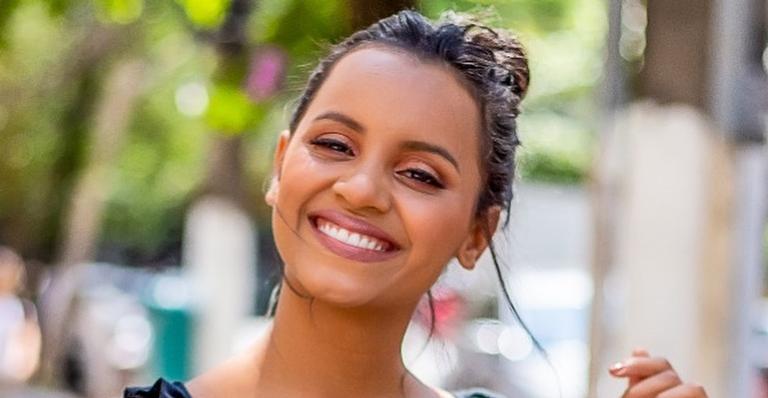 Gleici Damasceno surge com lingerie rendada e transparente e causa alvoroço na web